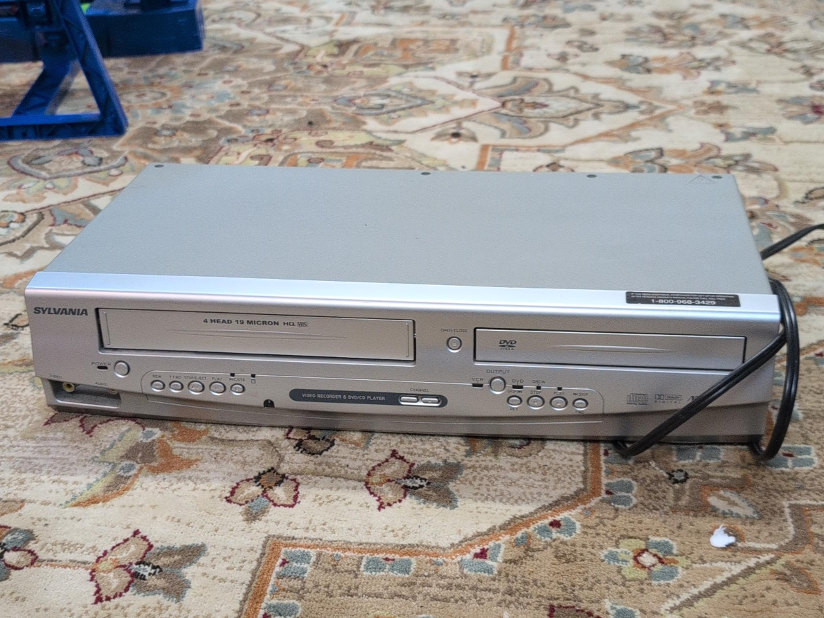Sylvania DVD/CD & VHS Video Recorder thumbnail