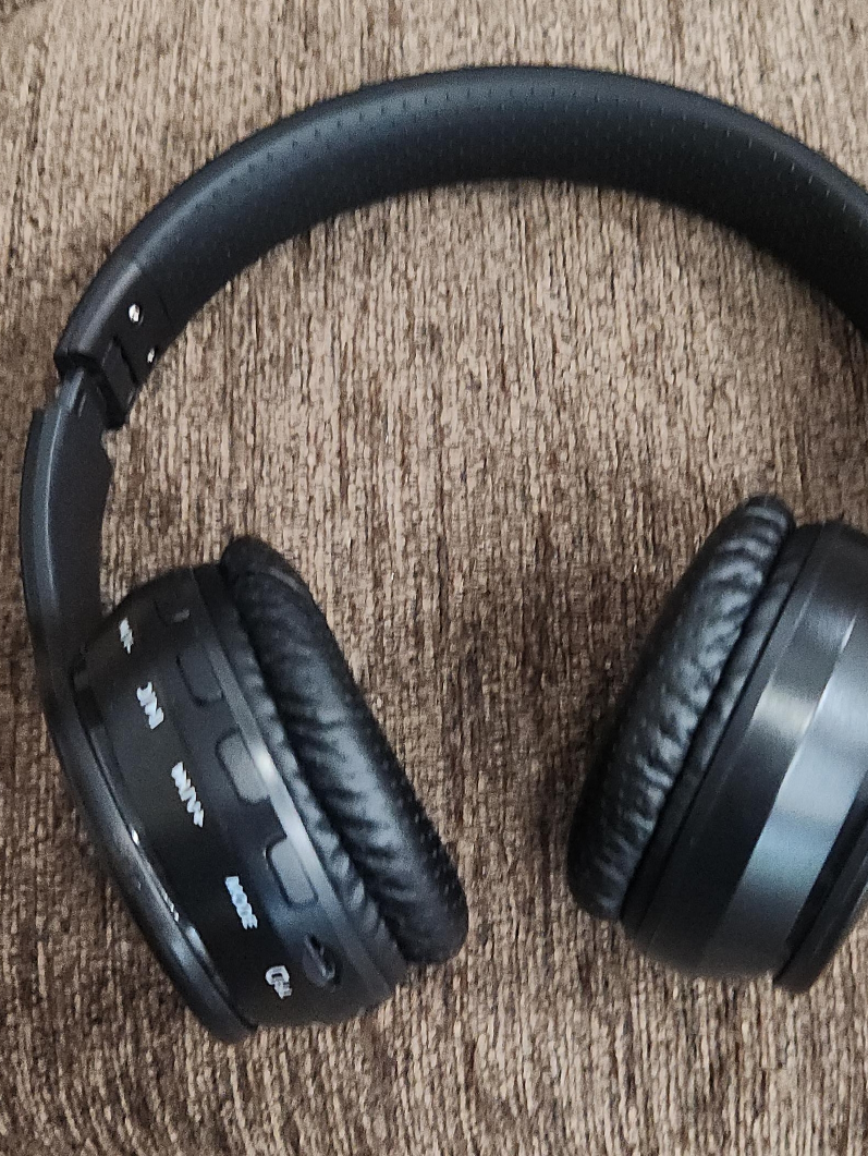 Black Wireless Headphones thumbnail