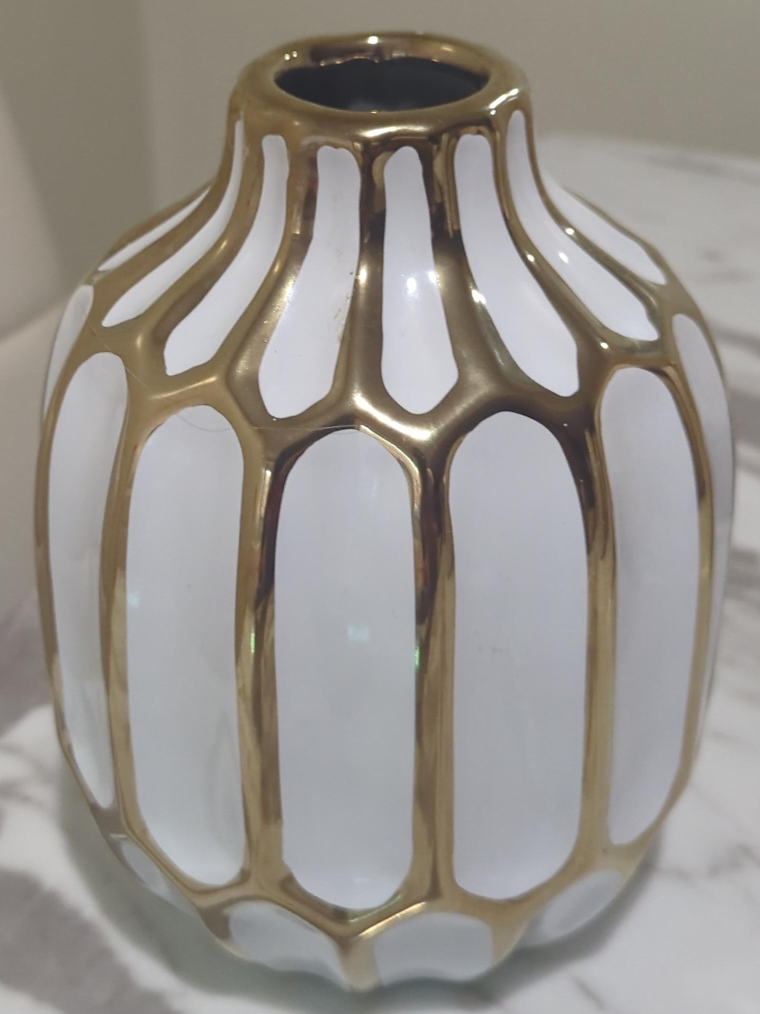 White & Gold Decorative Vase thumbnail