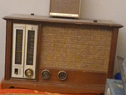 Zenith Vintage Radio thumbnail