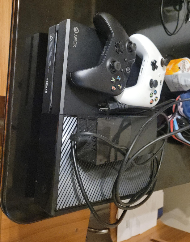 Xbox One Console with 2 Controllers thumbnail