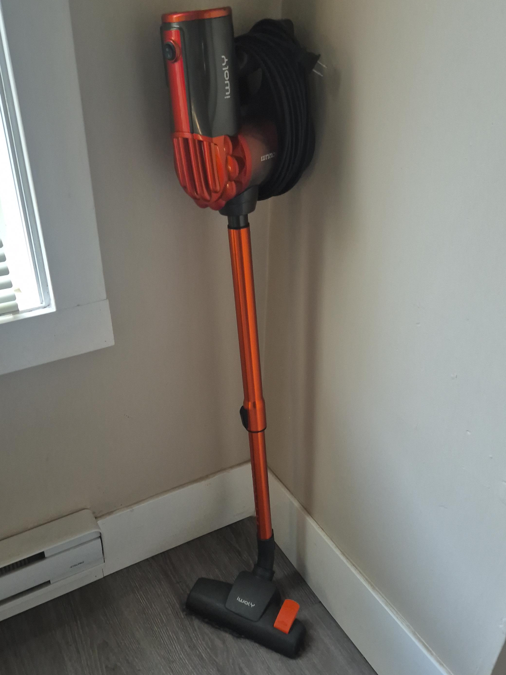 Iwoly V600 Corded Stick Vacuum Cleaner - Orange
