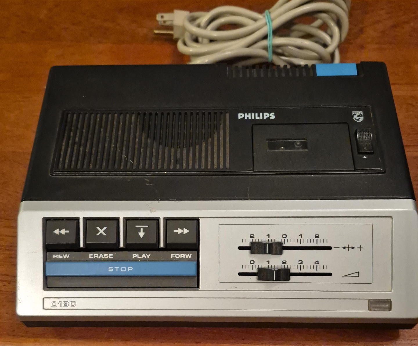 Vintage Philips D186 Cassette Recorder thumbnail