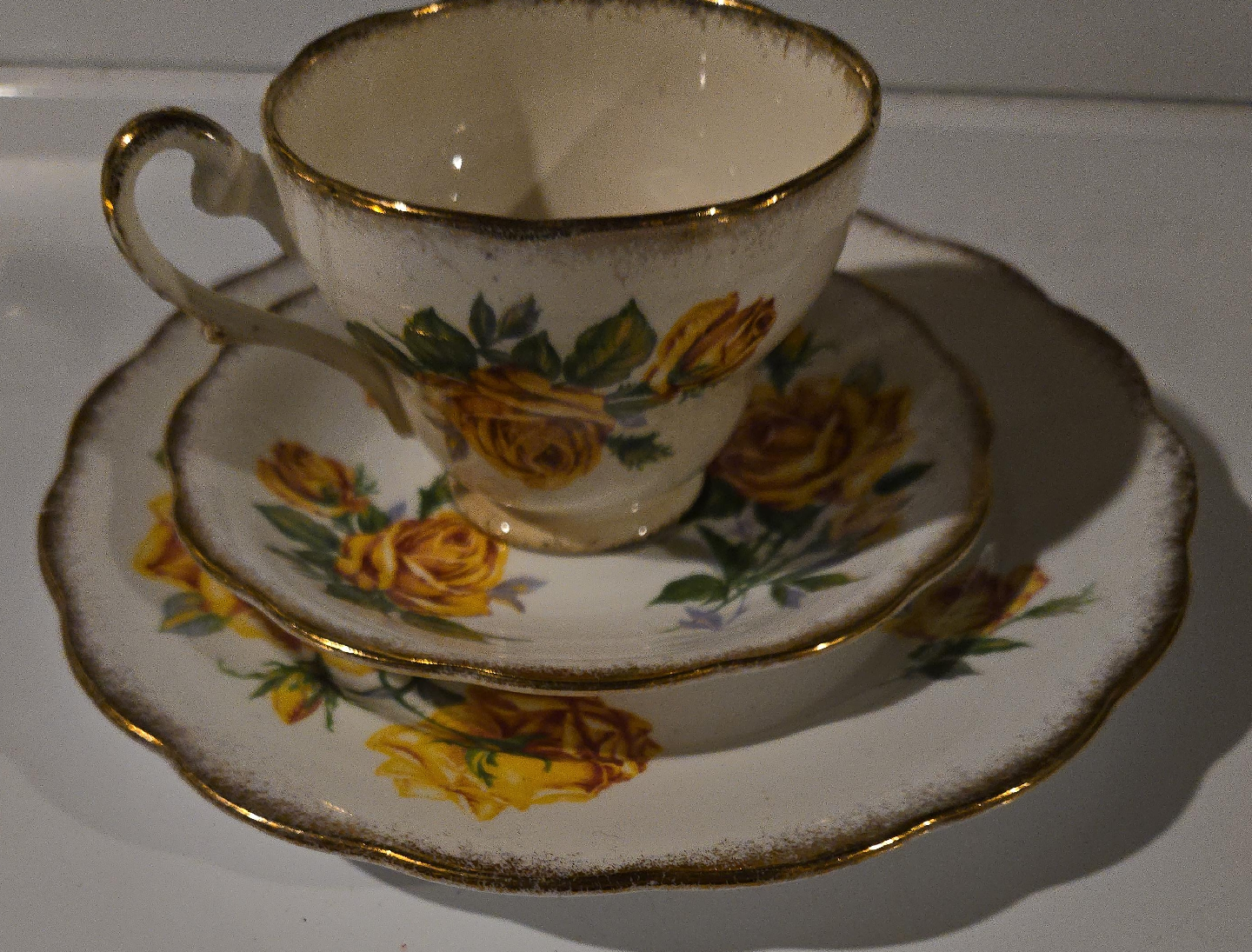 Royal Standard Fine Bone China Tea Cup Set image indicator(1)