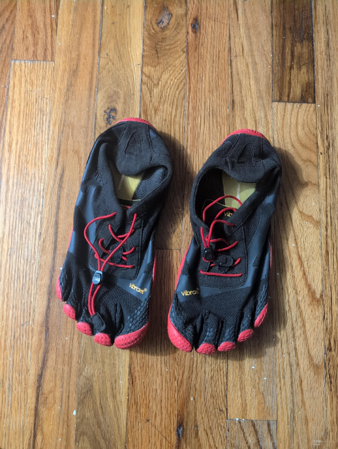 Vibram FiveFingers Black/Red thumbnail