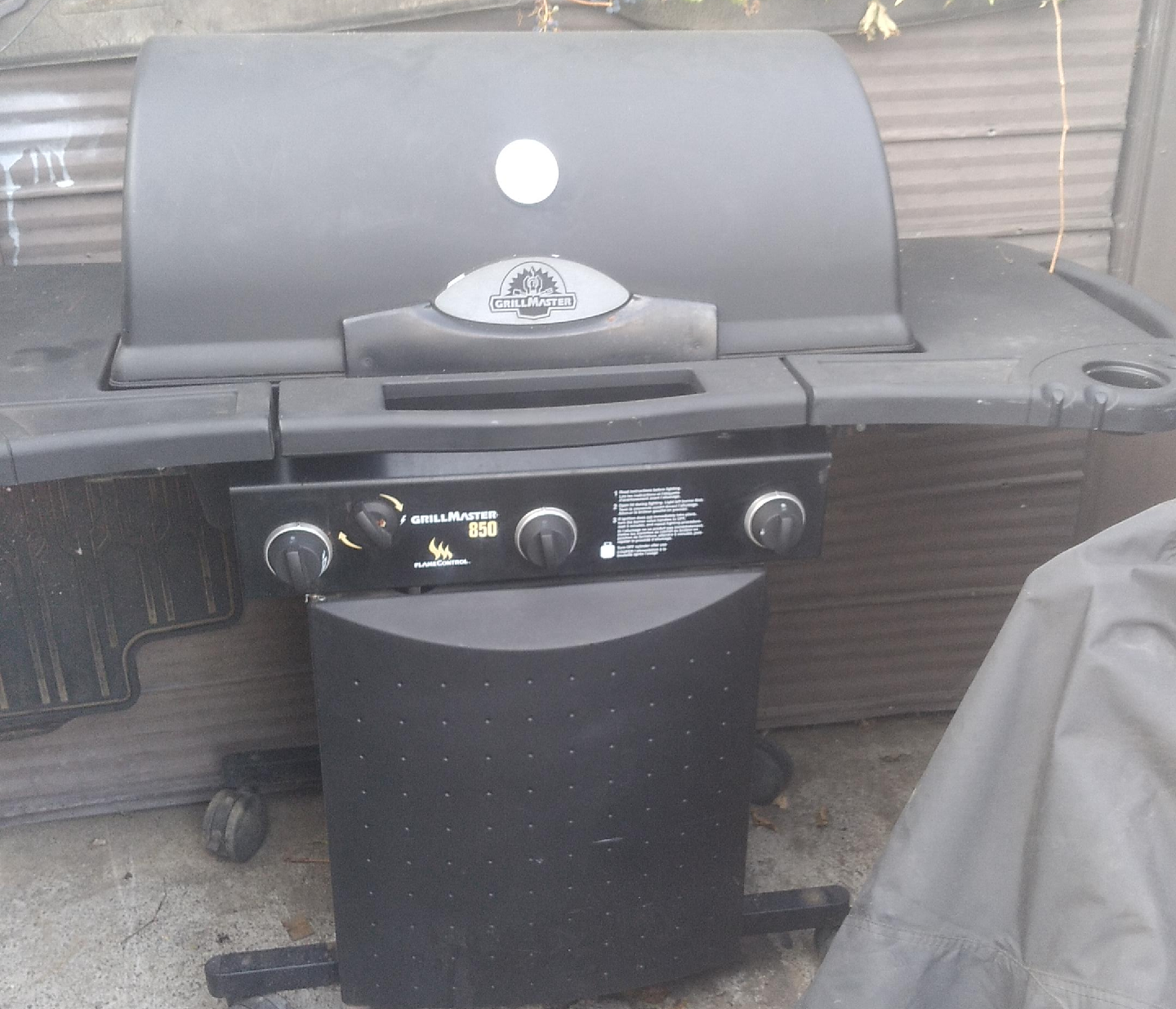 GrillMaster 850 Flame Control BBQ