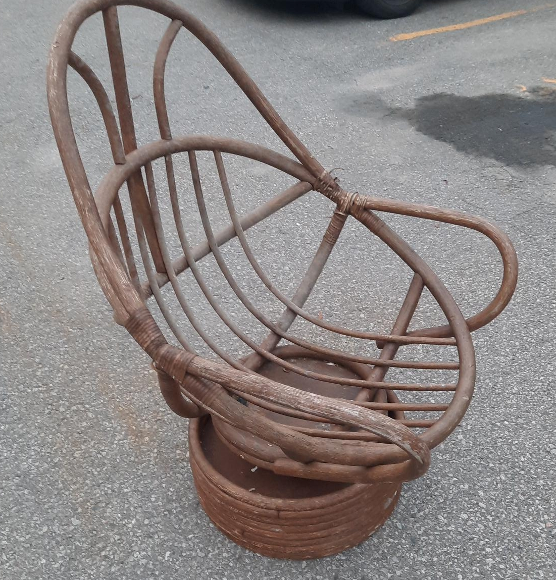 Wicker Papasan Swivel Chair thumbnail