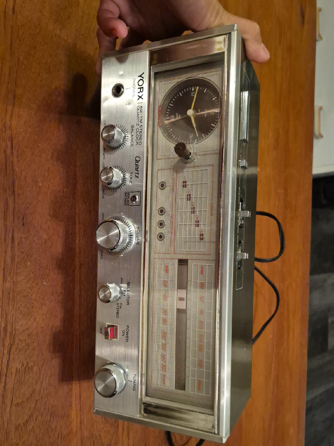 Vintage Yorx AM/FM Stereo Quartz Clock Radio image indicator(1)