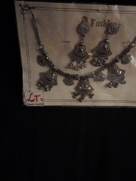 LT's Creative Jewellery Necklace & Earring Set thumbnail