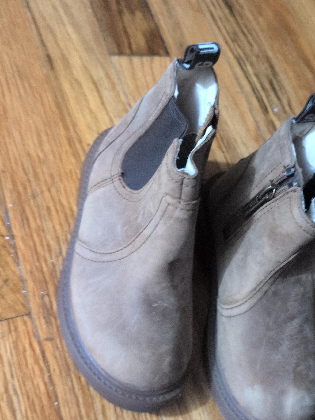 UGG Kids' Kipton Chelsea Boot - Size 11 thumbnail
