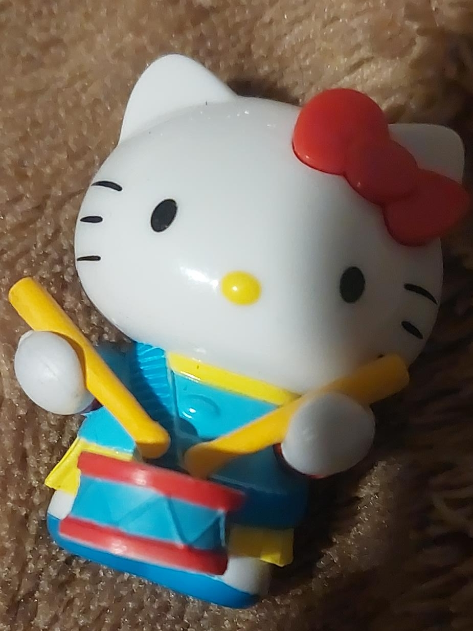 Hello Kitty Drummer Figurine thumbnail