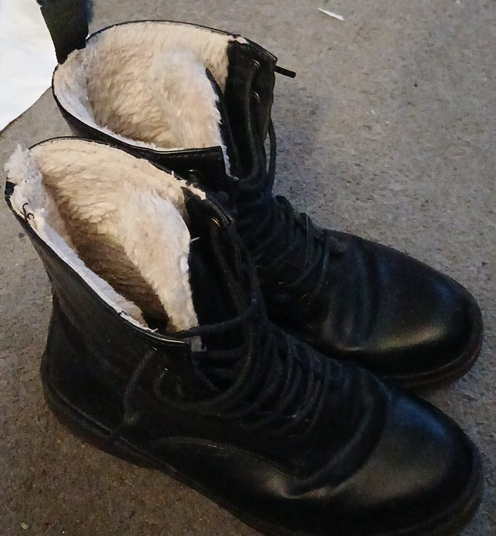 Black Winter Boots with Fur Lining thumbnail