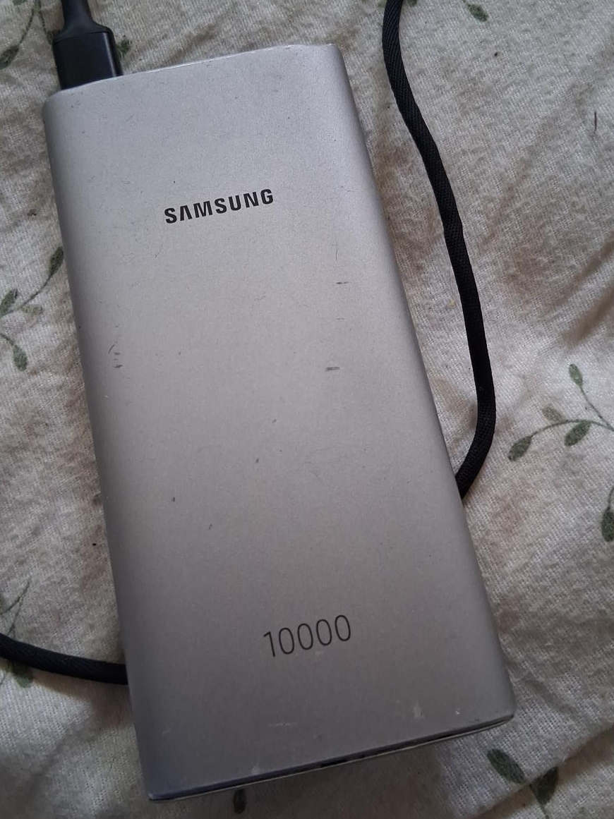 Samsung 10000mAh Power Bank thumbnail