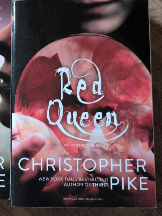 Red Queen by Christopher Pike thumbnail