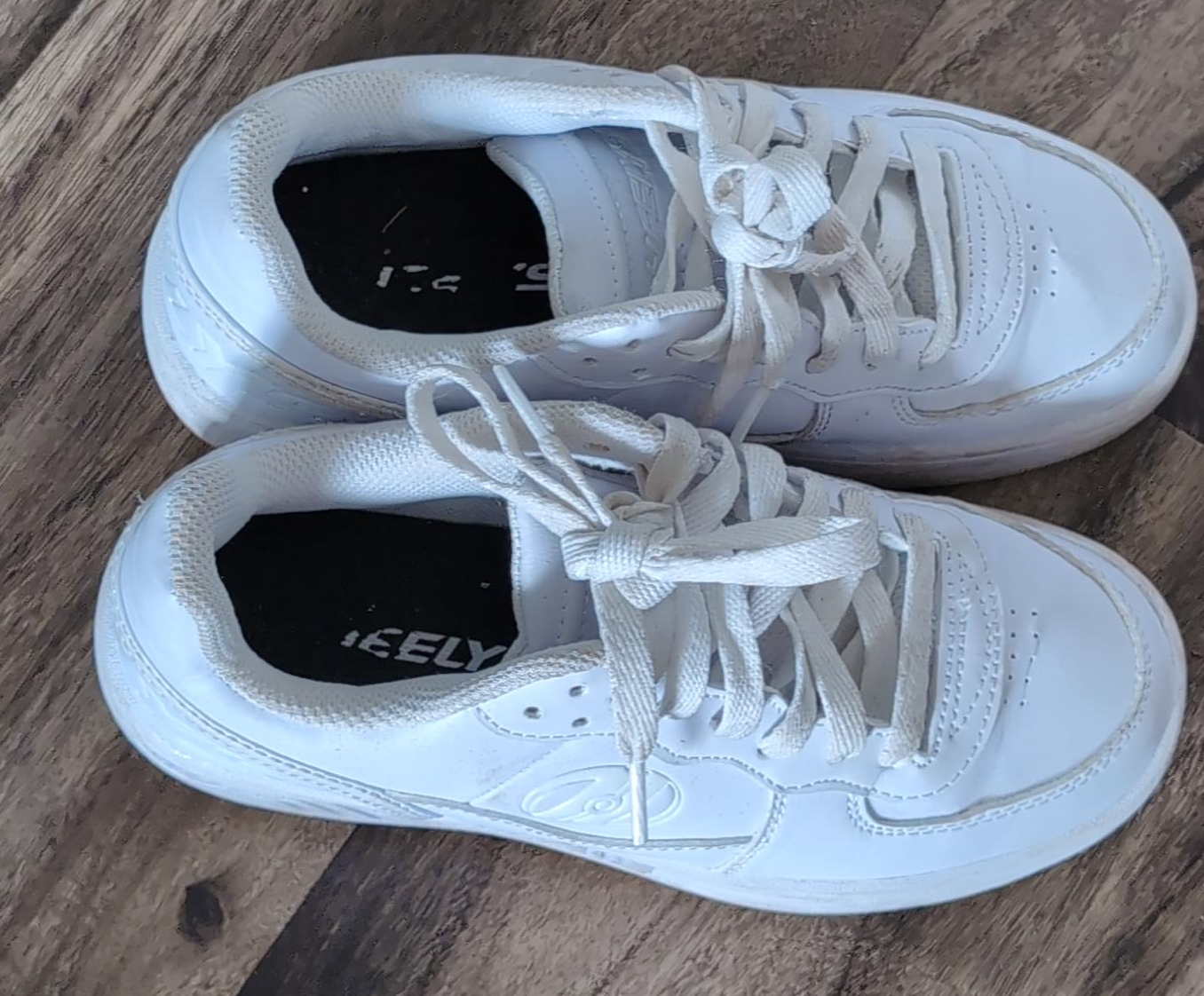 Heelys Roller Shoes - White - US Size 5 thumbnail