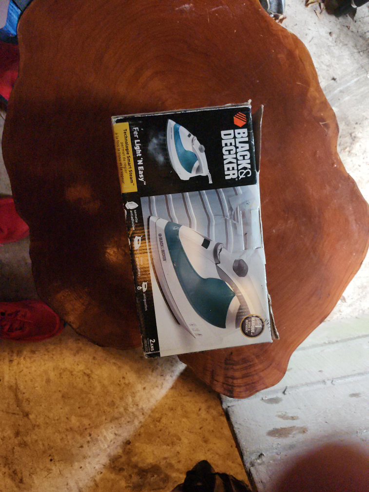 Black & Decker Light 'N Easy Iron - New in Box! thumbnail