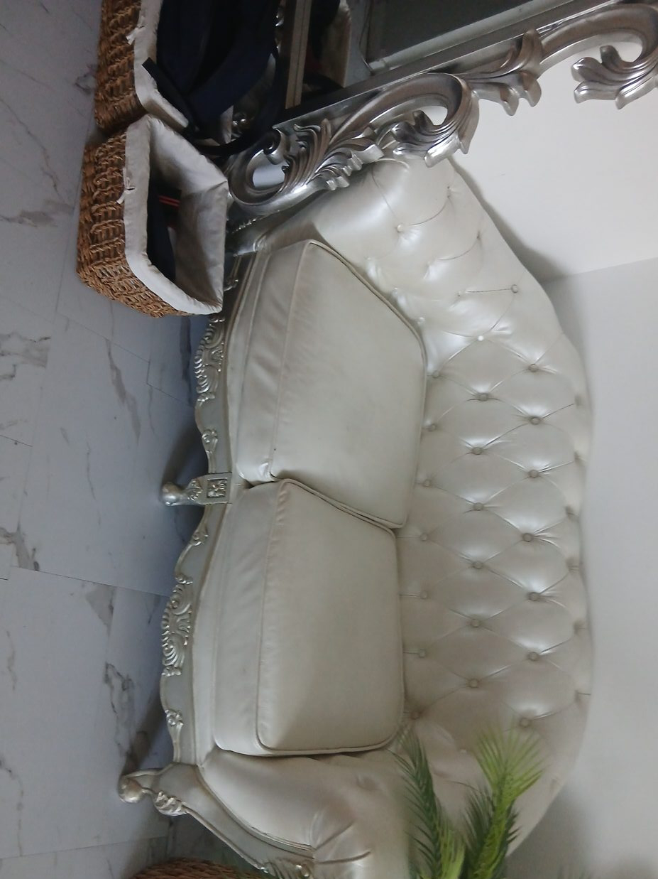 Elegant White Tufted Sofa thumbnail