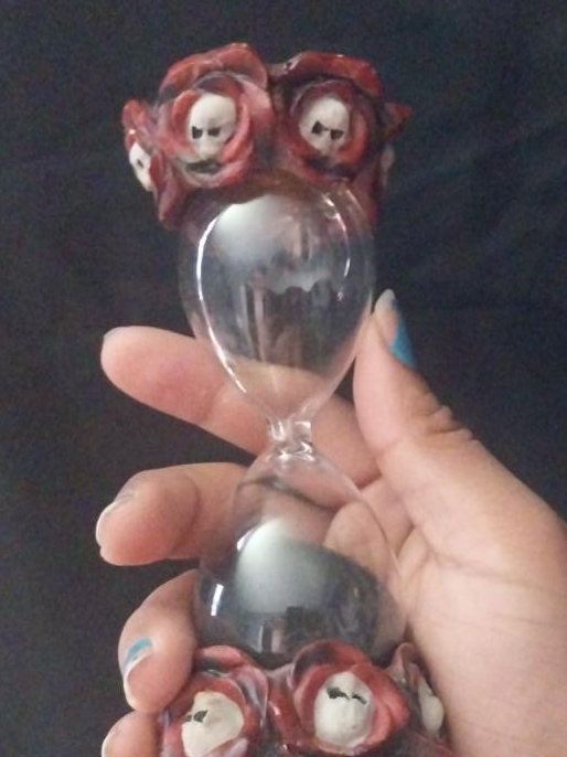 Skull & Rose Hourglass thumbnail