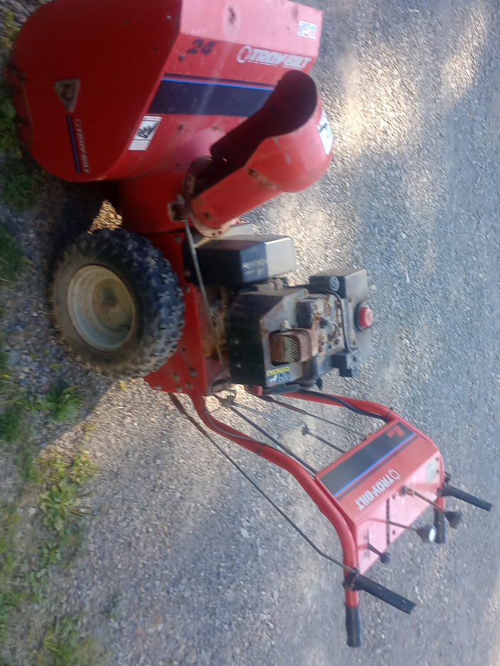 Troy-Bilt 24" Snow Blower