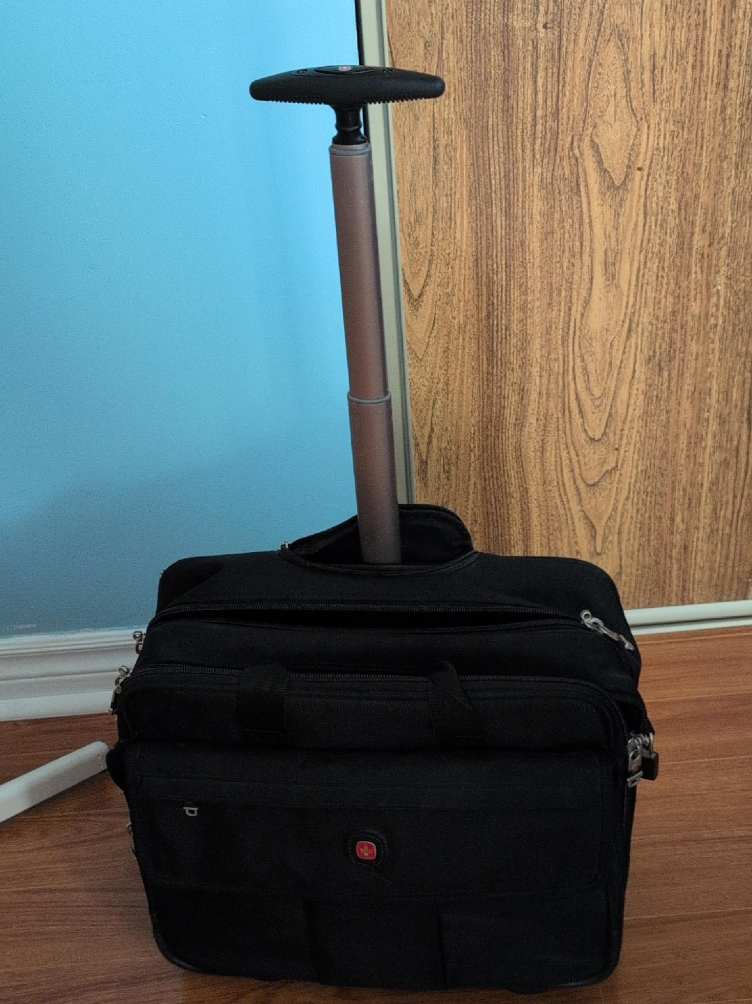 SwissGear Rolling Briefcase - Black image indicator(1)