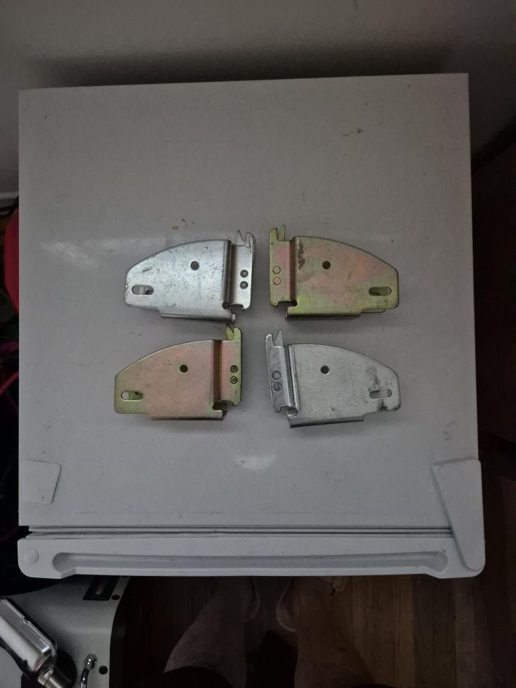 Metal Brackets - Set of 4