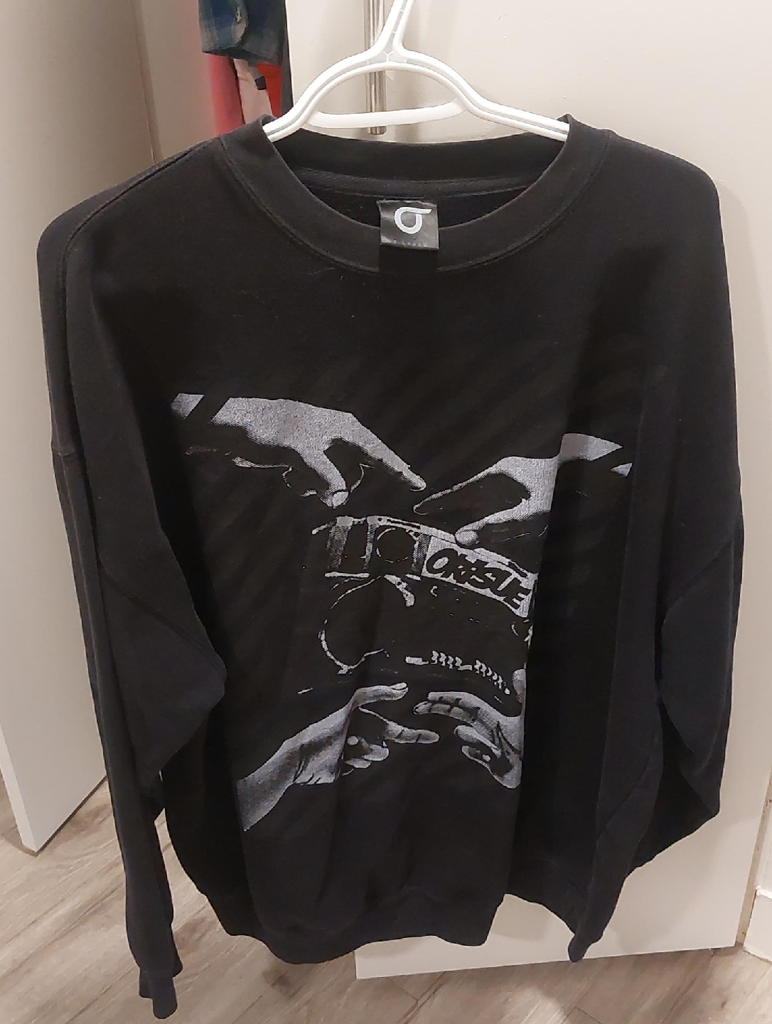 Orisue Black Graphic Print Crewneck Sweatshirt thumbnail