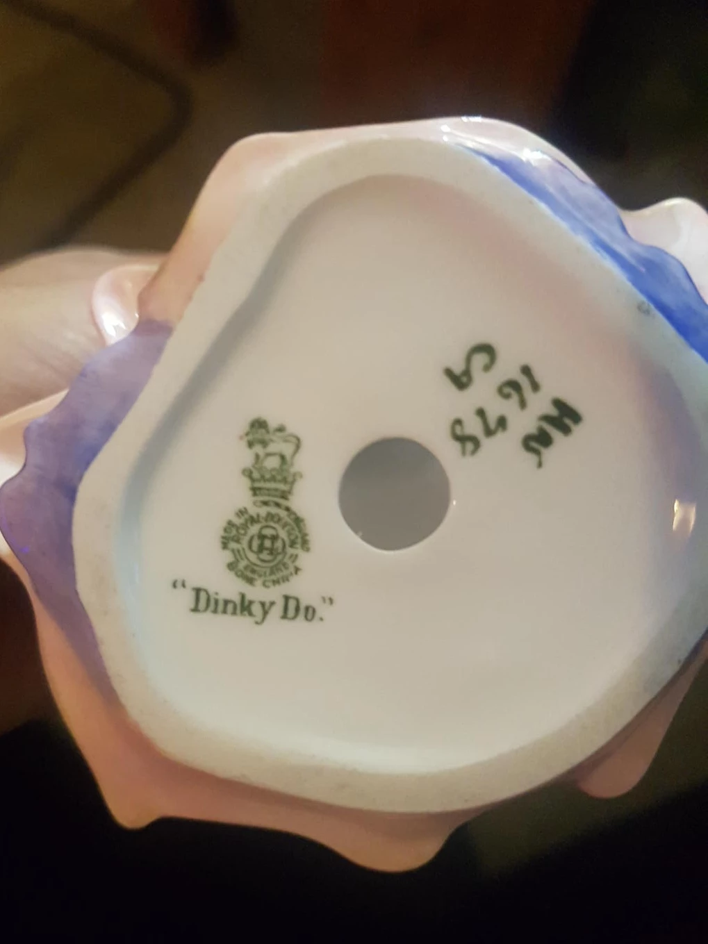 Royal Doulton "Dinky Do" Figurine image indicator(1)