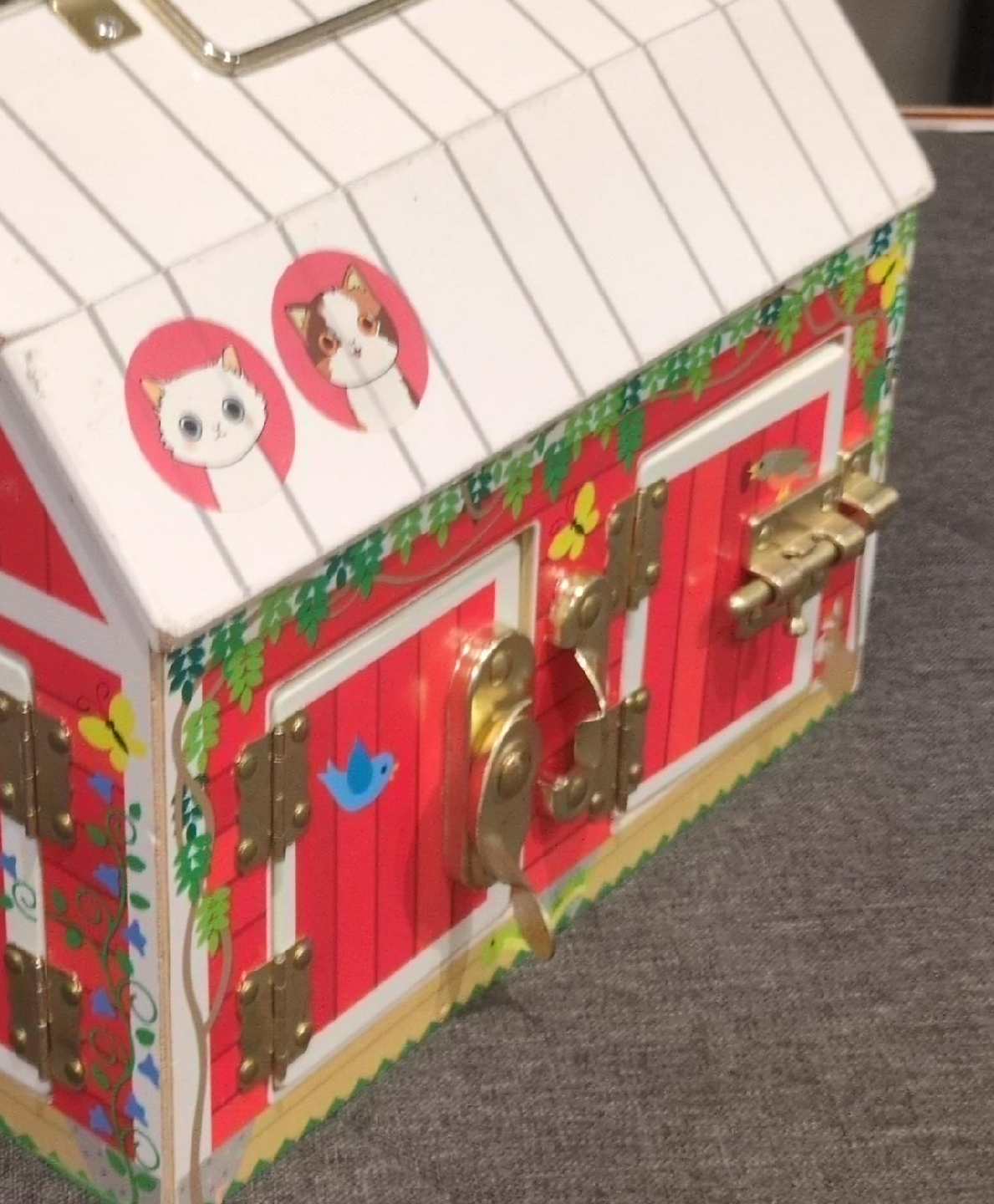Toy Barn with Latches thumbnail