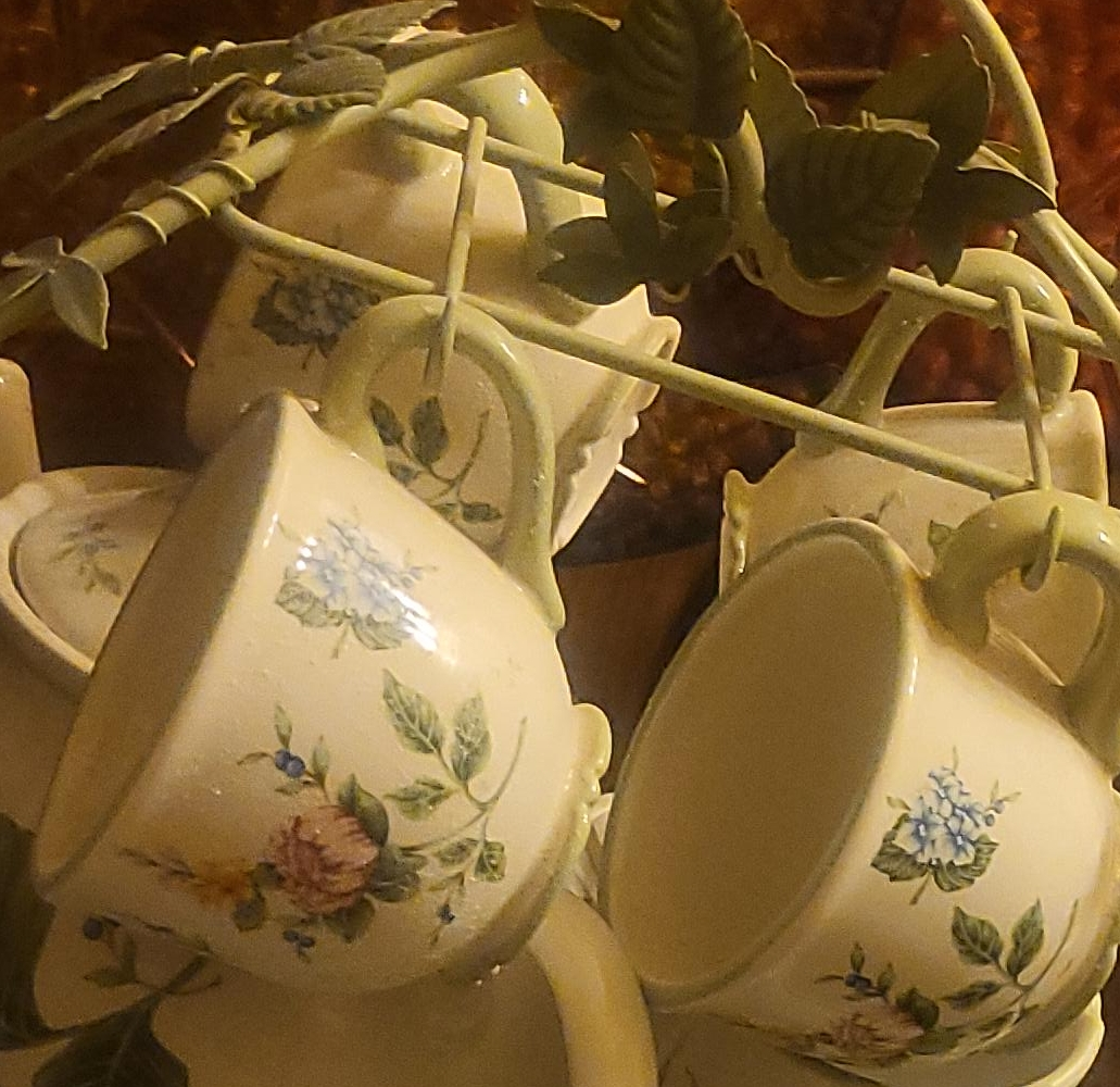 Vintage Floral Tea Set with Stand image indicator(1)