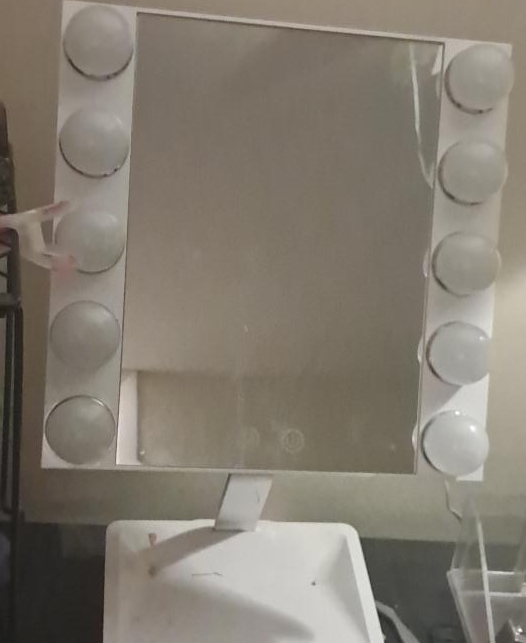 Vanity Mirror with Lights thumbnail