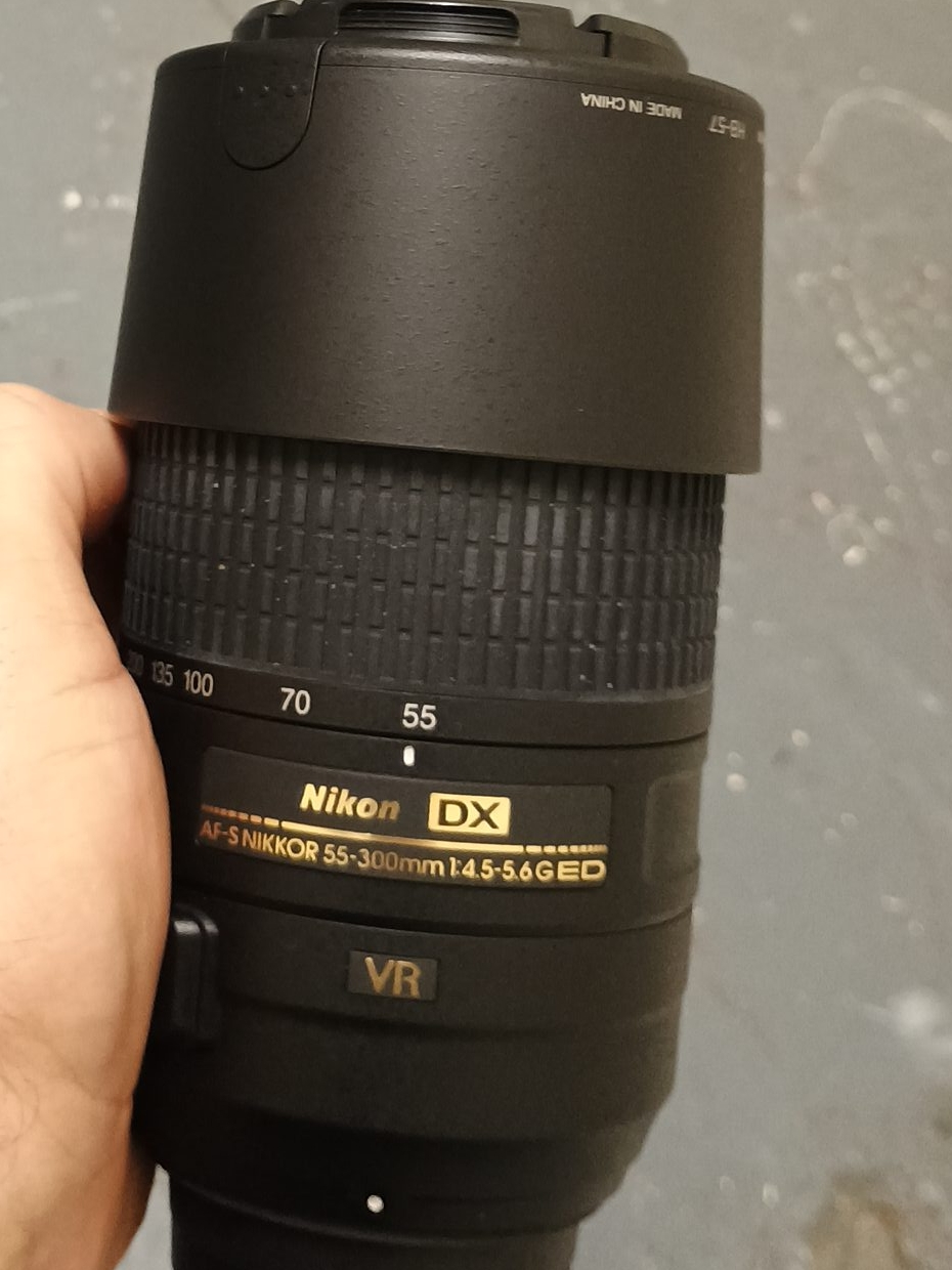 Nikon AF-S Nikkor 55-300mm Lens thumbnail