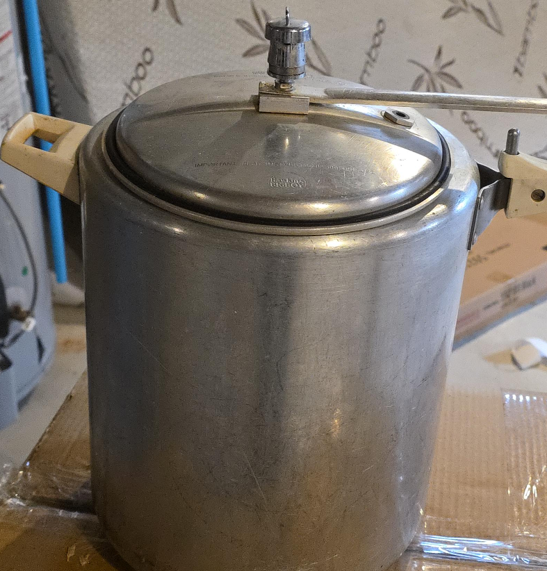 Vintage Hawkins Pressure Cooker