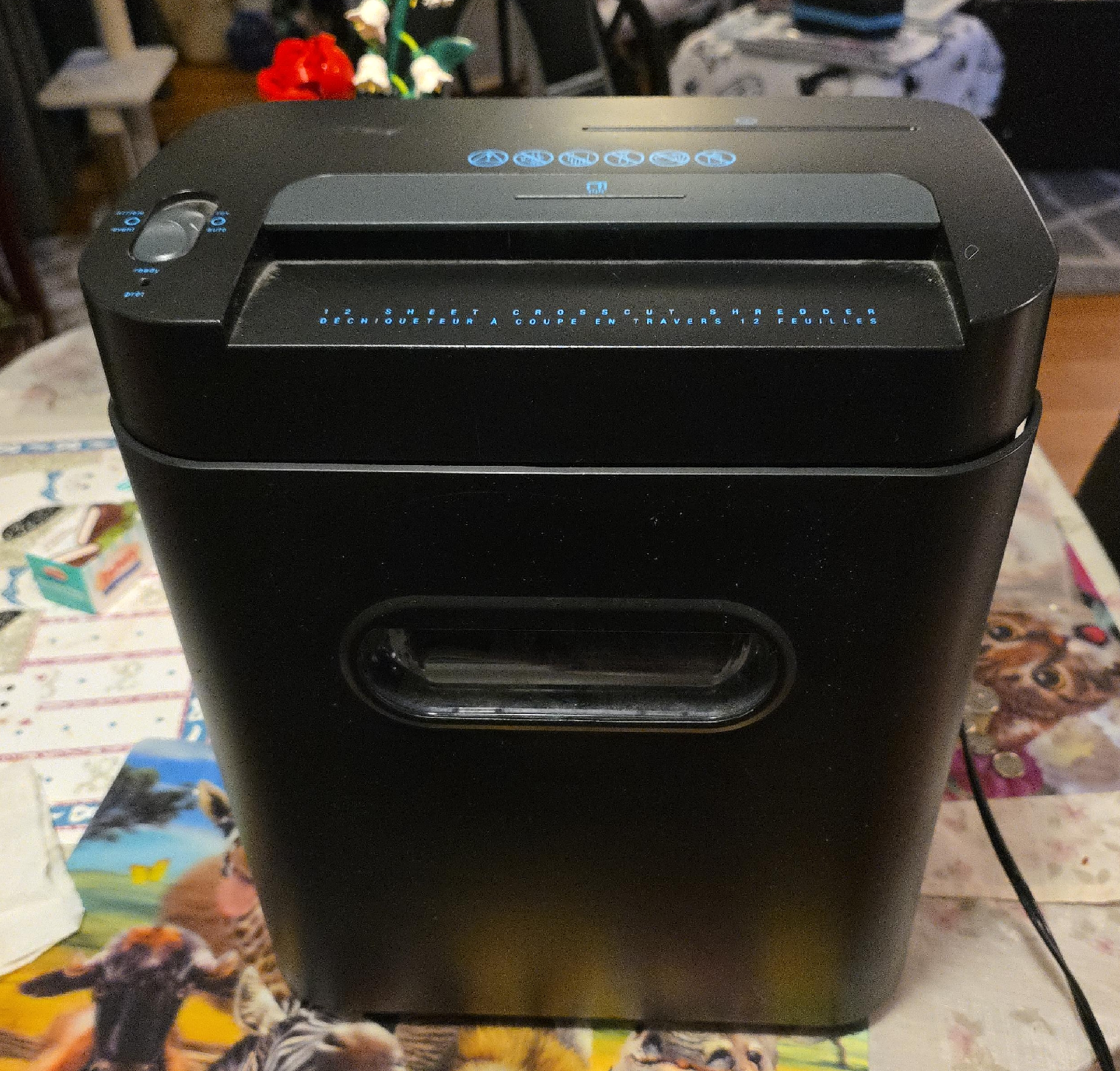 Black Paper Shredder - Cross Cut image indicator(1)