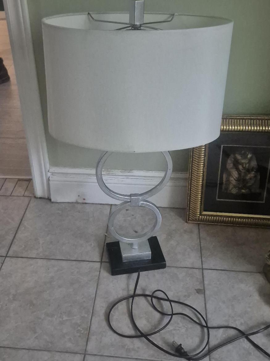 Ashley Furniture L207324 Metal Table Lamp