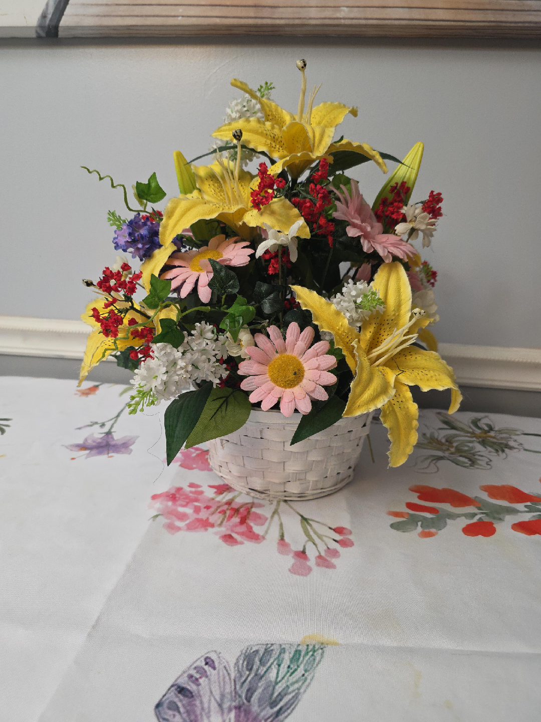 Floral Arrangement in Basket thumbnail