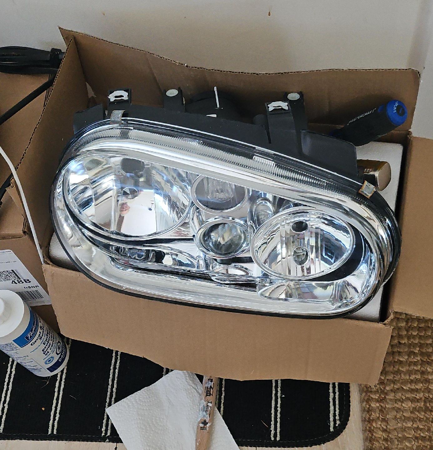 Volkswagen Golf MK4 Headlight Assembly thumbnail