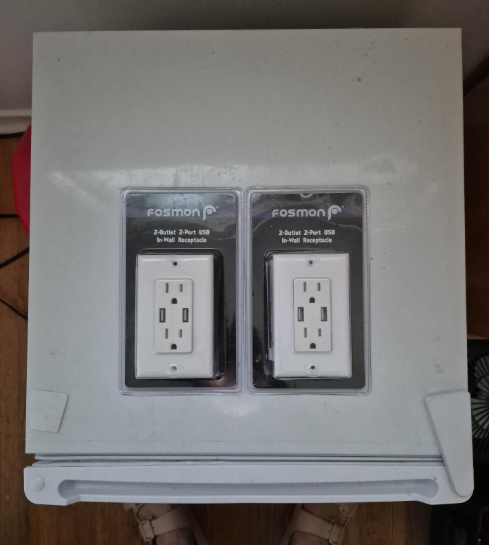 New Fosmon 2-Outlet 2-Port USB In-Wall Receptacle