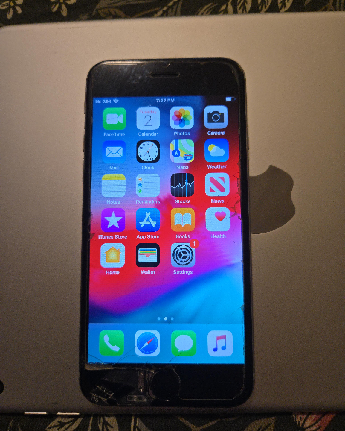 🥕iPhone 6s - Damaged Screen thumbnail