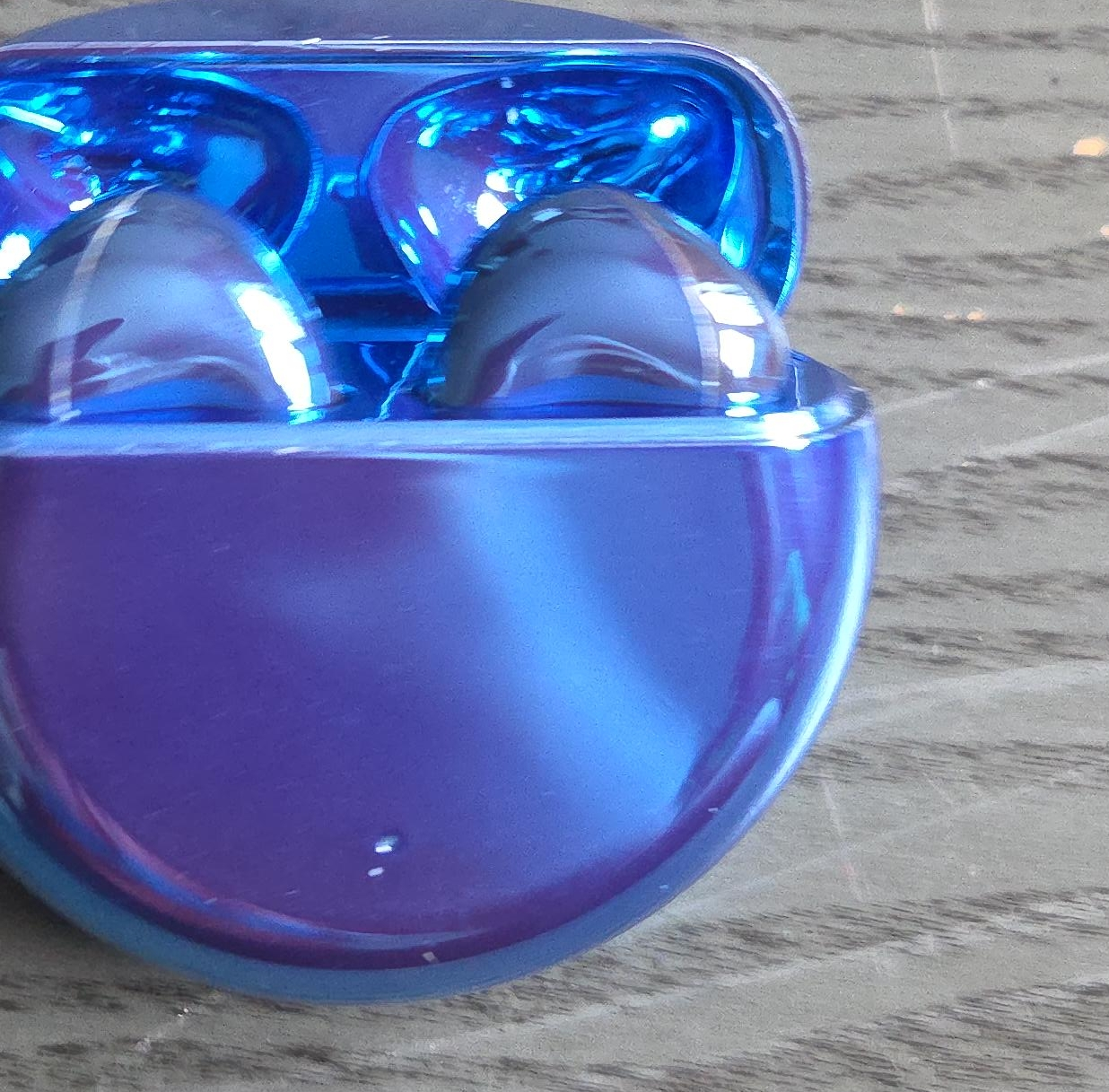 Blue Wireless Earbuds thumbnail