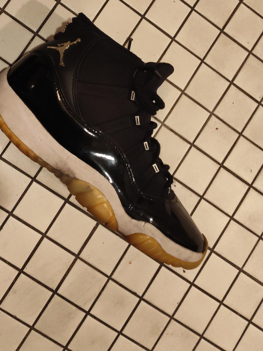 Jordan 11 Retro Black/White thumbnail