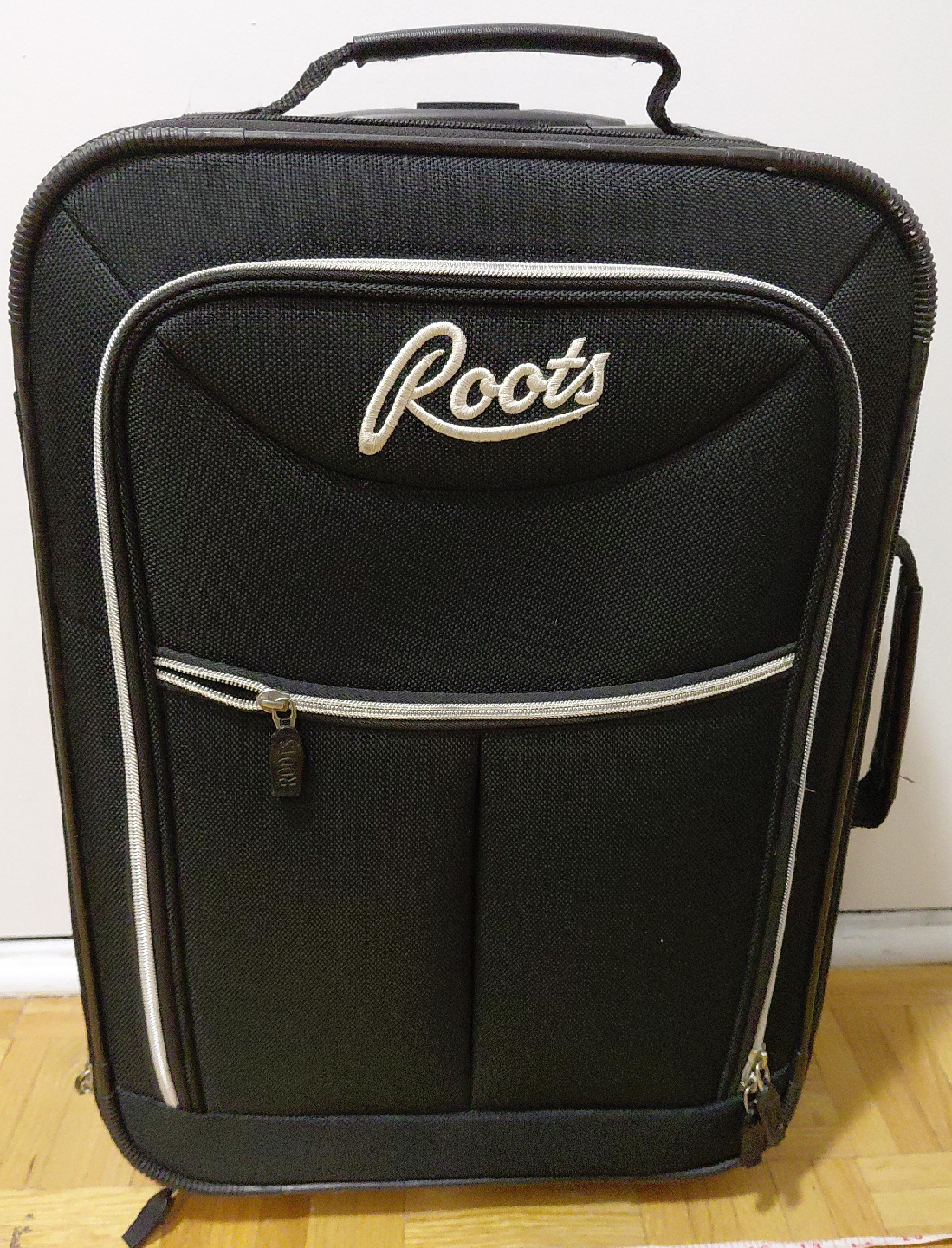 Roots Black Rolling Carry-On Suitcase 🥕 thumbnail
