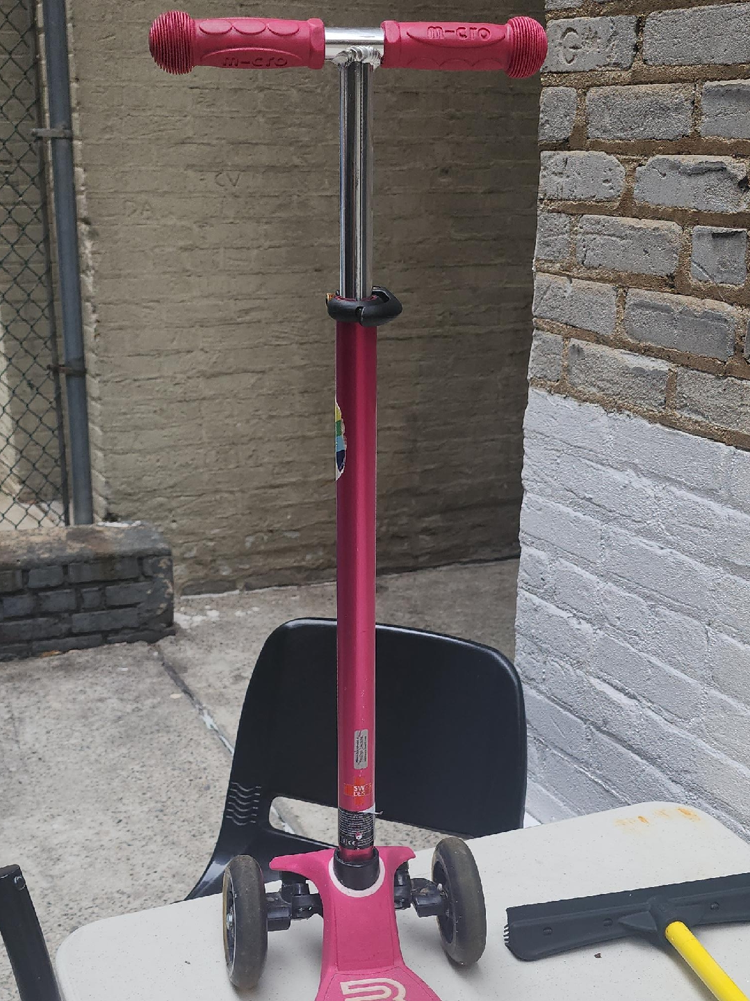 Micro Pink Scooter image indicator(1)