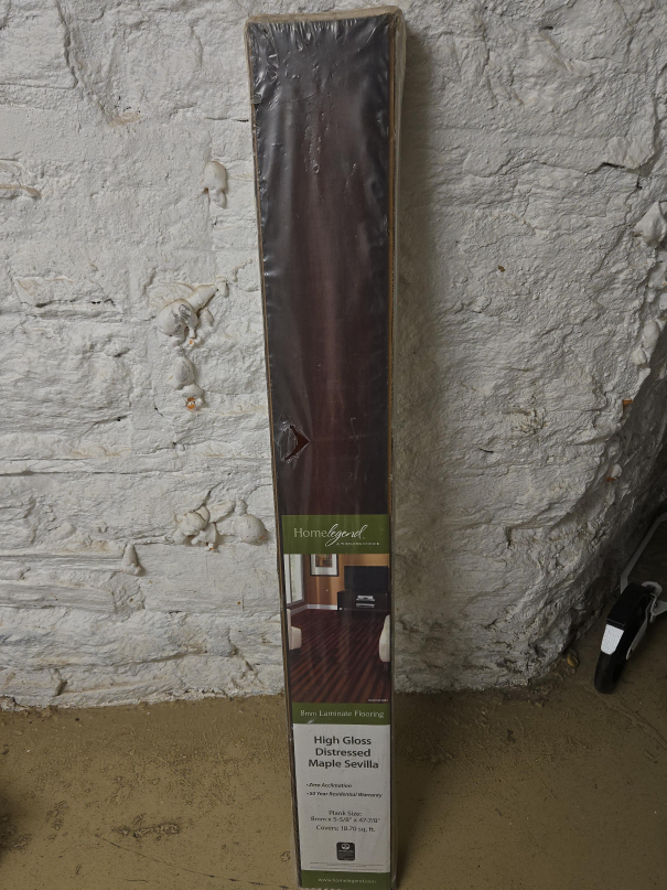 Home Legend High Gloss Distressed Maple Sevilla Laminate