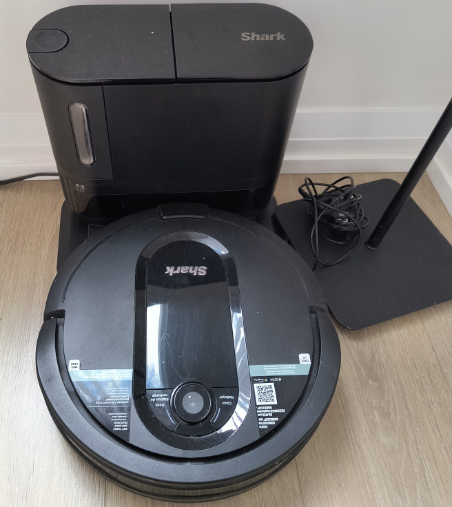 Shark Robot Vacuum with Self-Empty Base thumbnail