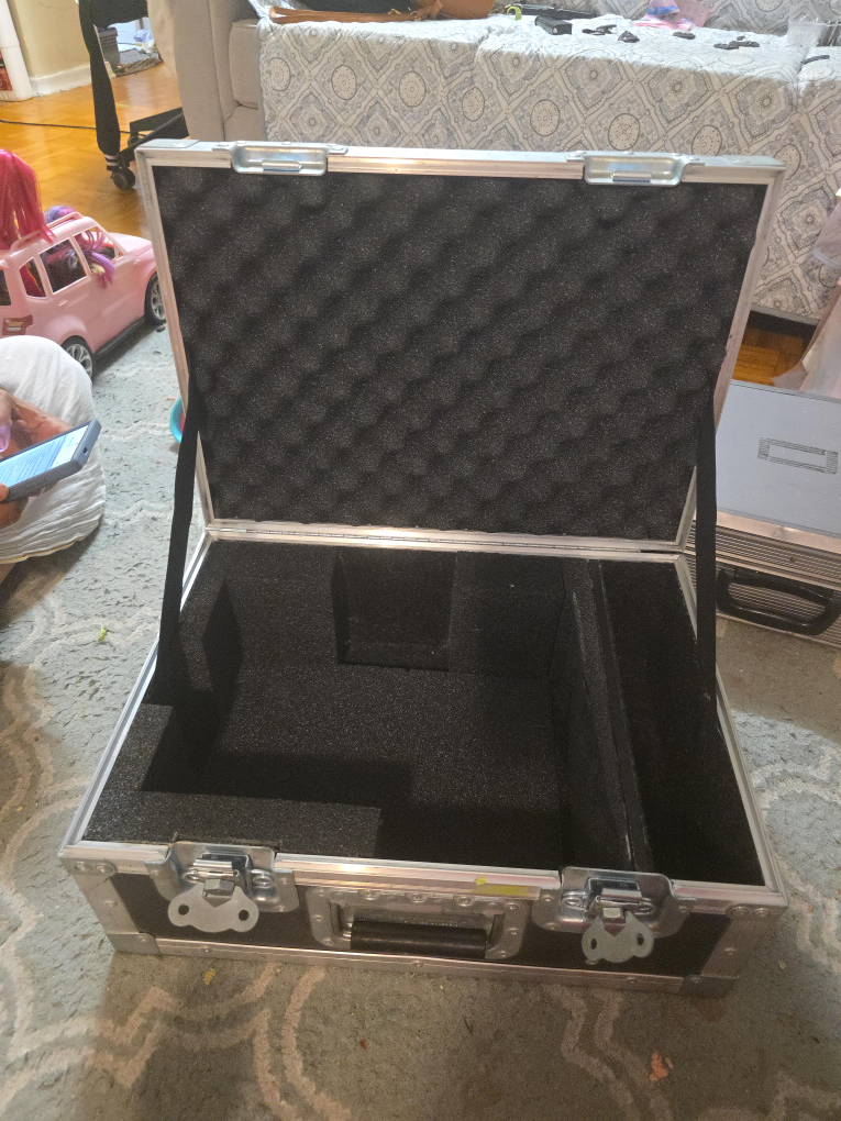 Empty Aluminum Carrying Case thumbnail