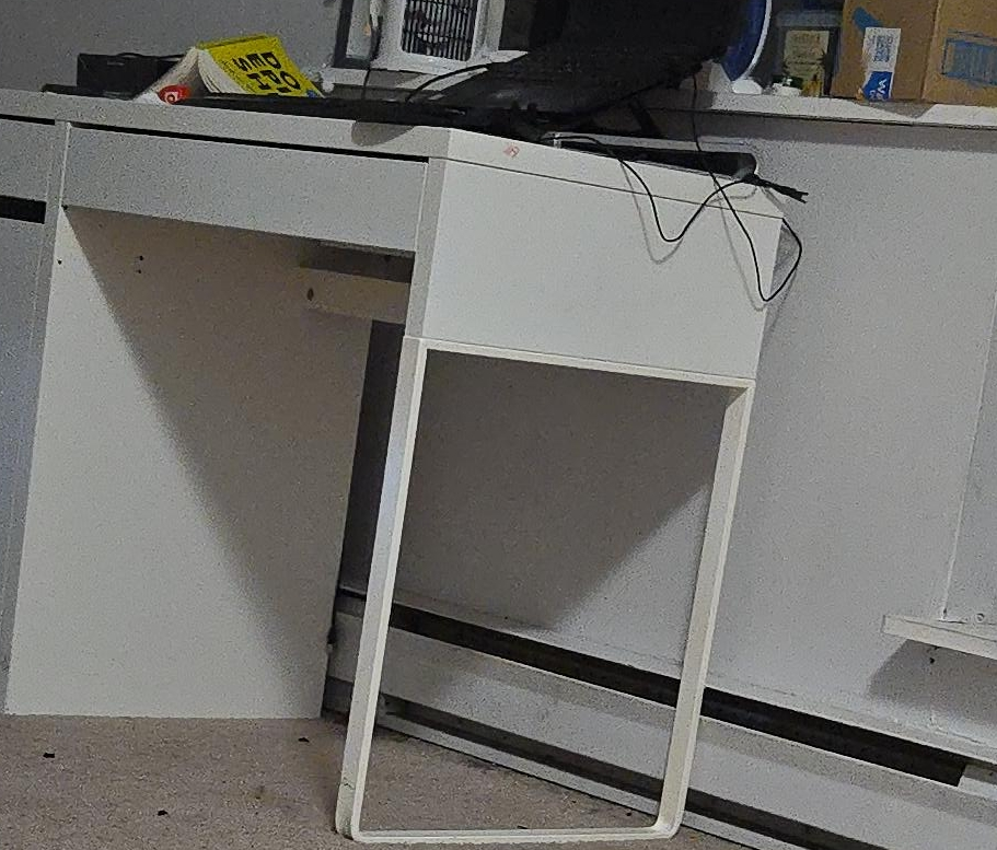 IKEA Desk - White - 105x50x75cm