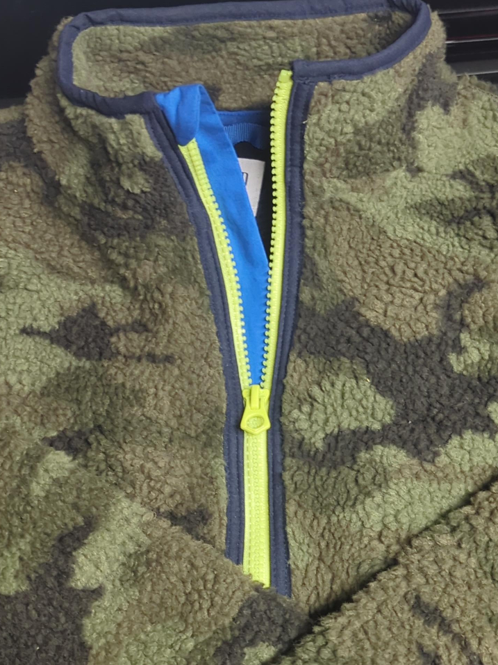 GAP Kids Camo Fleece Pullover - Size M (8) image indicator(1)