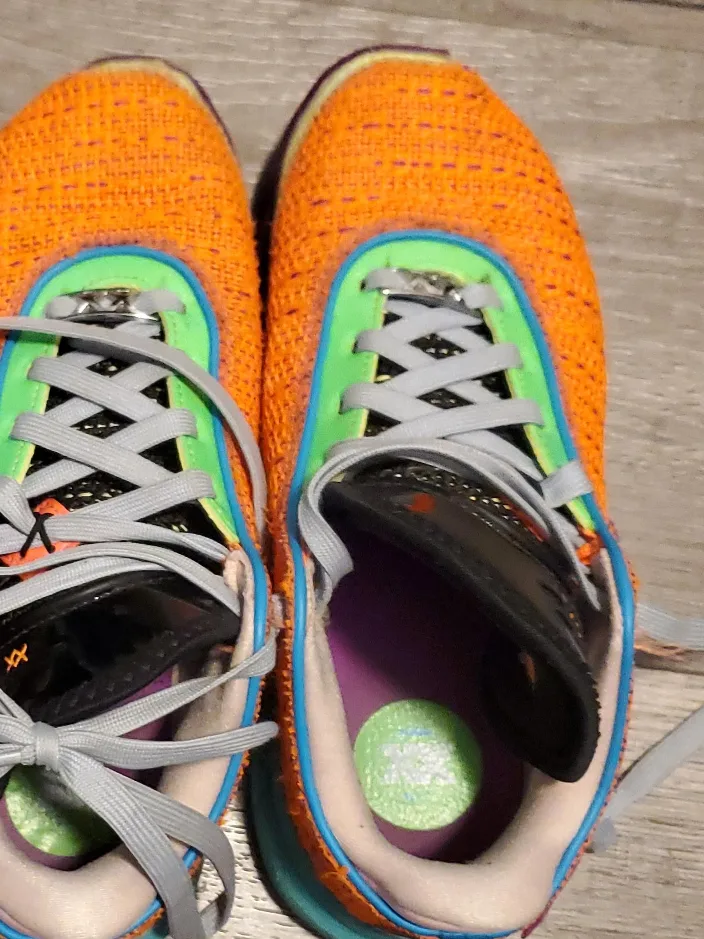 Nike LeBron XX Basketball Shoes, Size 9.5