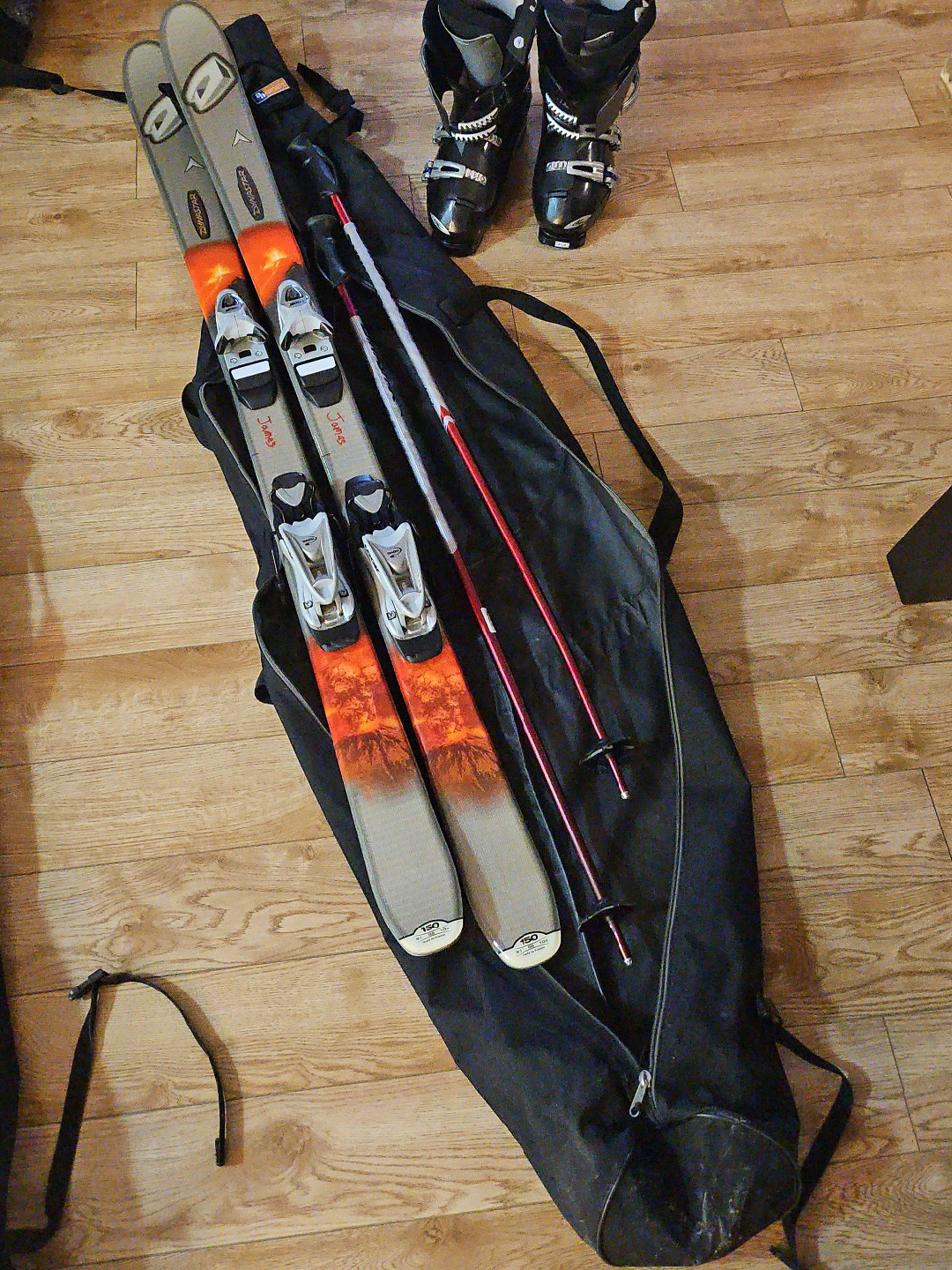 Dynastar James Skis 150cm with Boots & Poles thumbnail