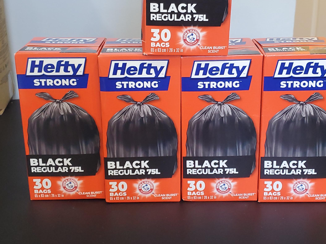 Hefty Strong Black Garbage Bags - 75L, 30 Bags thumbnail